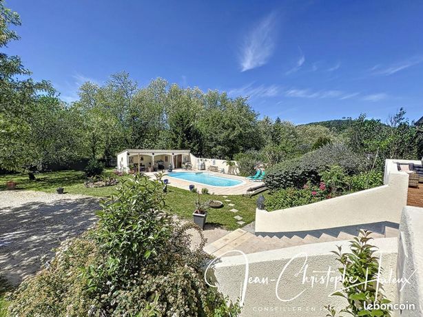 Villa 8 pièces 200 m²