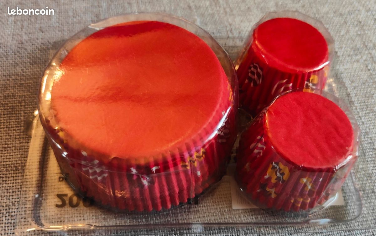 LABRIMP 300pièces Coffret De Emballages à Cupcake De Noël Papier Pour Petits Muffins Et Décoration De Gâteau