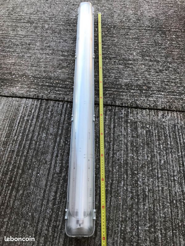 Réglette étanche TRILUX OLEVEON 136 E PC - Support néon tube fluorescent (image 1)