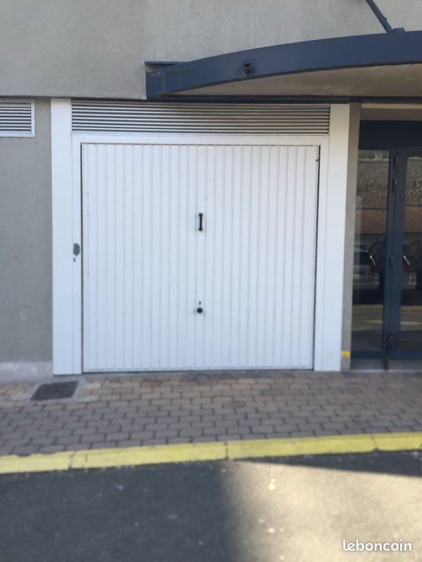 Box extérieur fermé · à Le Pecq · 31 000 €