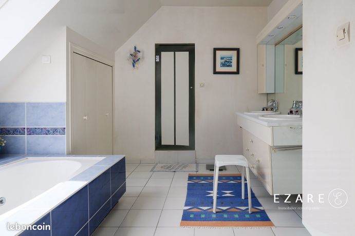 Propriété 8 pièces 215 m² — 3