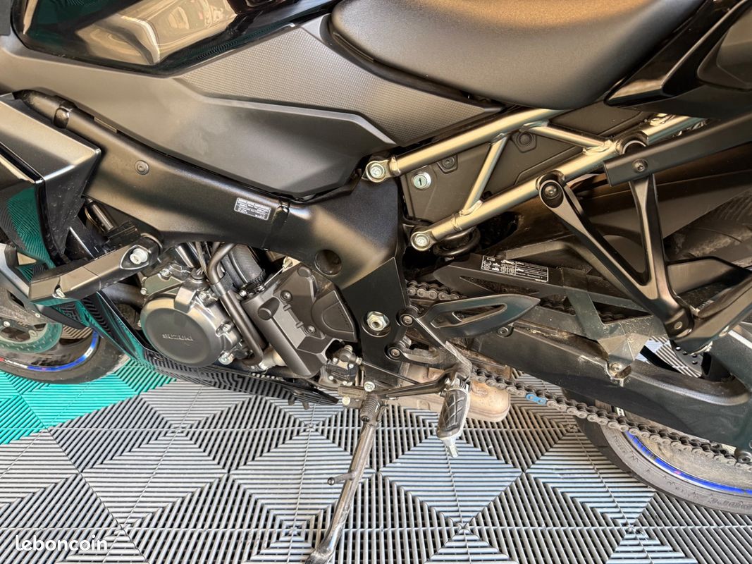 Suzuki GSX-S 1000 GT - 1ère main / GPS Tomtom / Bagagerie / Bulle haute Ermax (image 15)