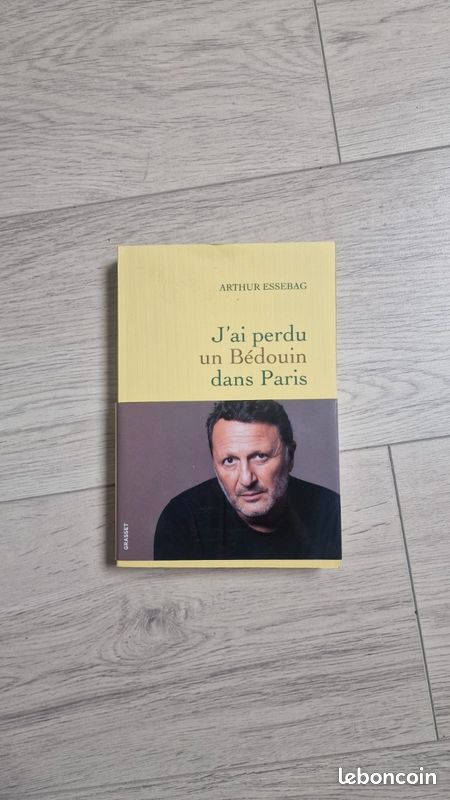 Livre grand format "J'ai perdu un Bédouin dans Paris" - Arthur Essebag (Grasset) (image 1)