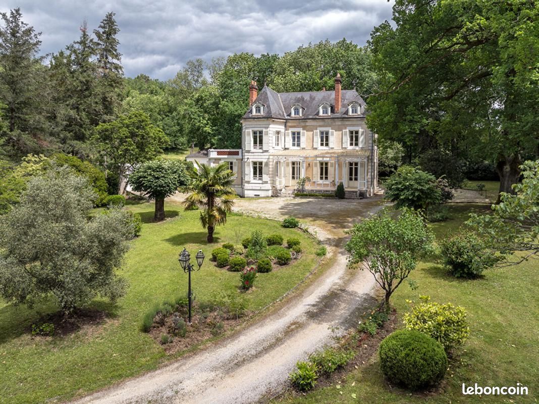 Maison 17 pièces 370 m² (image 1)