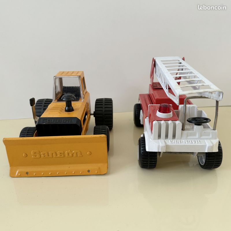JOUET ANCIEN CAMION benne basculante fonctionne avec piles friction