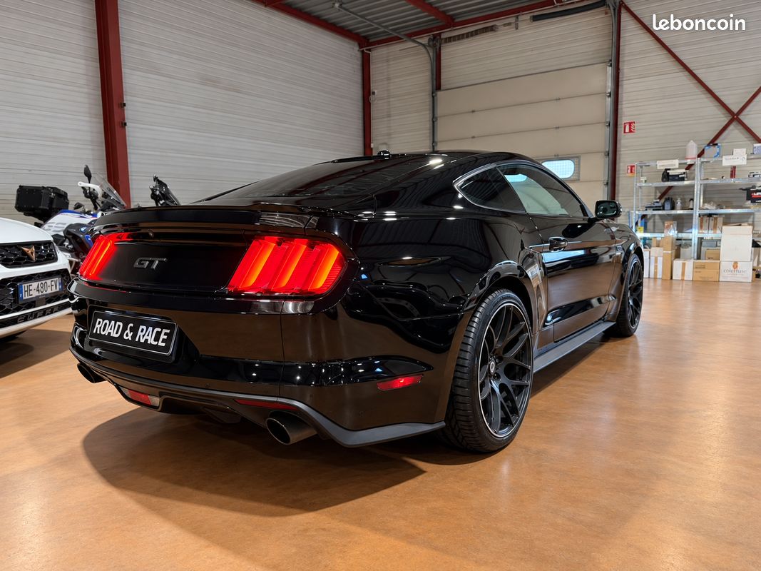 FORD MUSTANG GT V8 5L 441CH BVA 6 - En stock / Homologuée / Borla / Clim / Cuir (image 2)