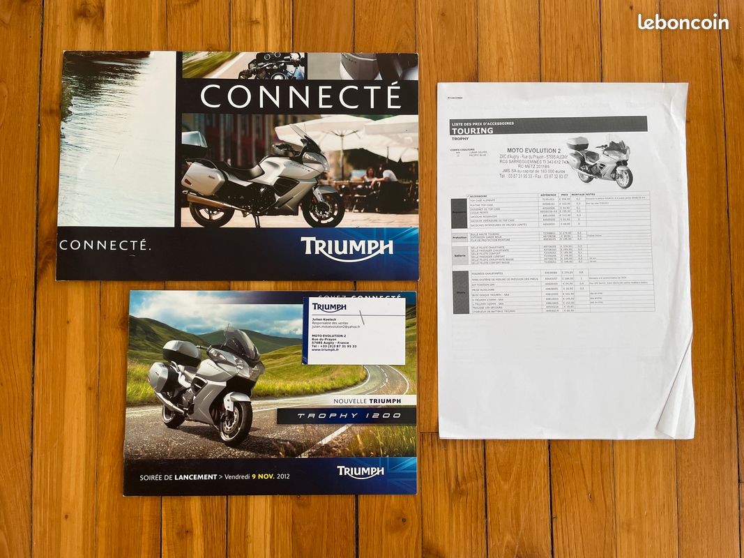 Triumph 1200 Trophy 2012 2 catalogues brochures avec les tarifs état neuf (image 1)