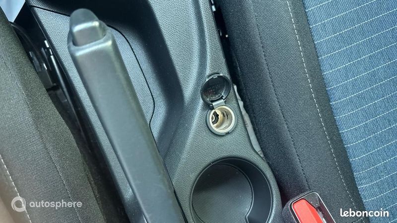 Peugeot 208 1.2 PureTech 75ch S&S Like (image 30)