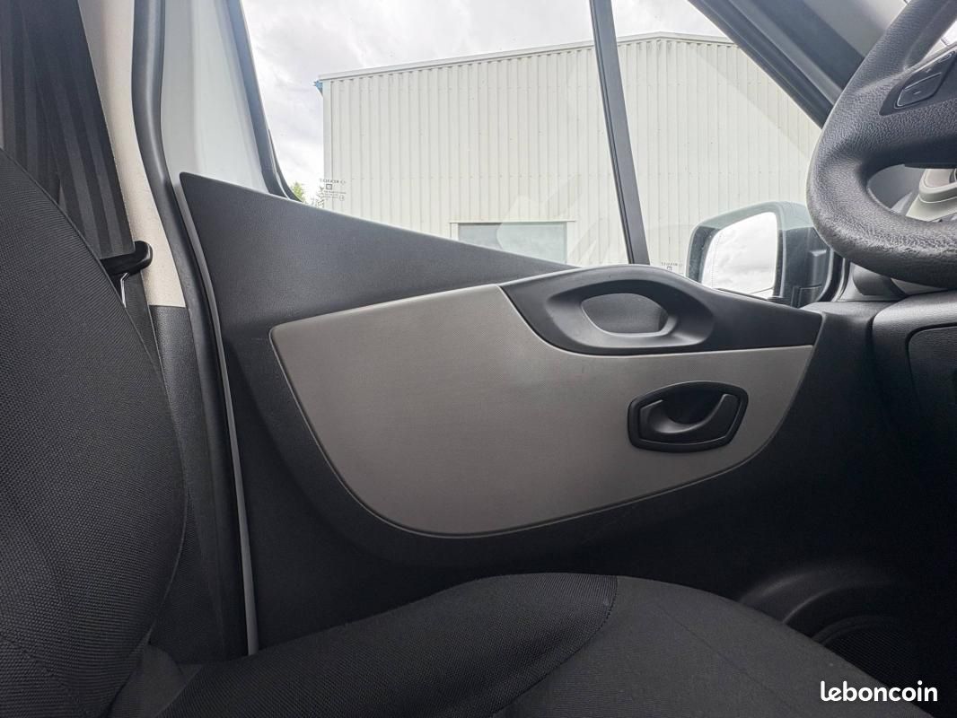 Renault Trafic III 1.6 dCi 125 Energy L1 Life 9PL (image 13)
