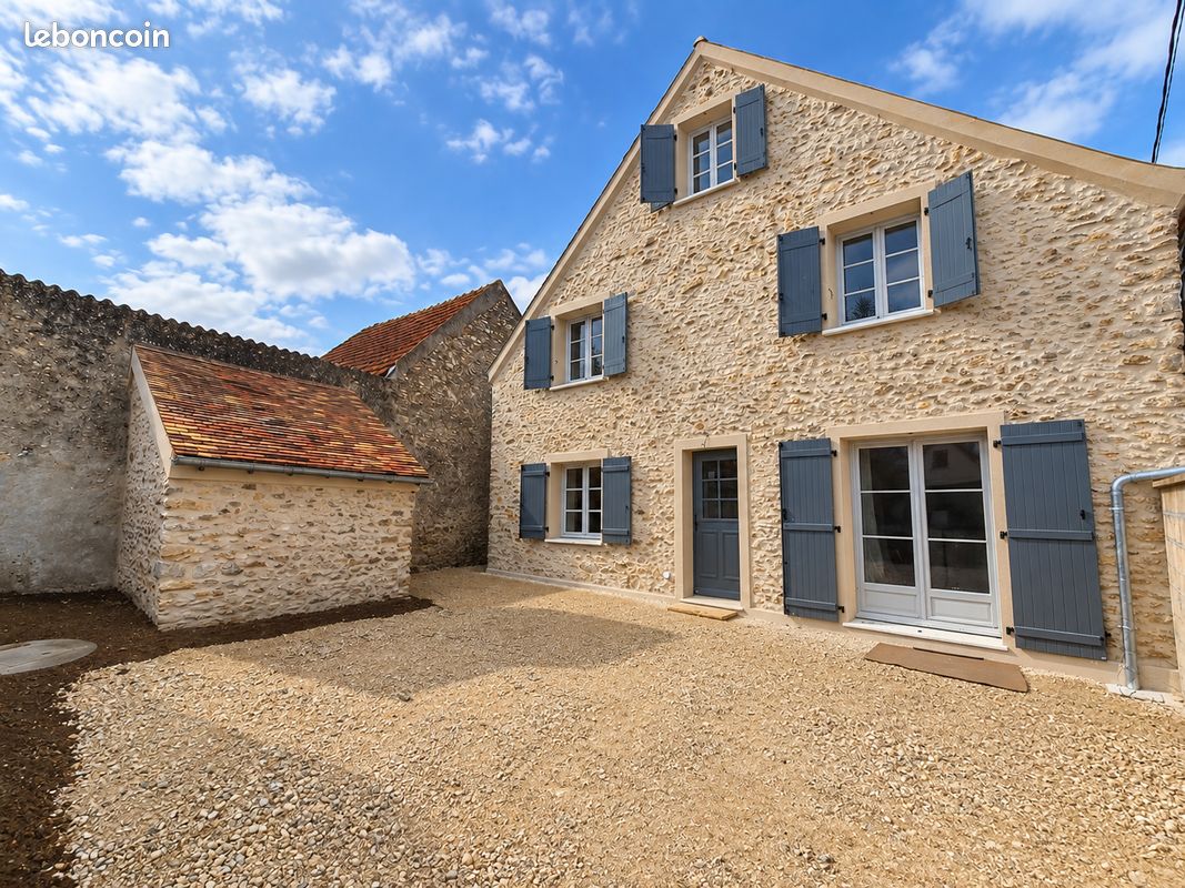 Maison 4 pièces 95 m² · à Les Granges-le-Roi · 95 m² · 1 450 €/mois