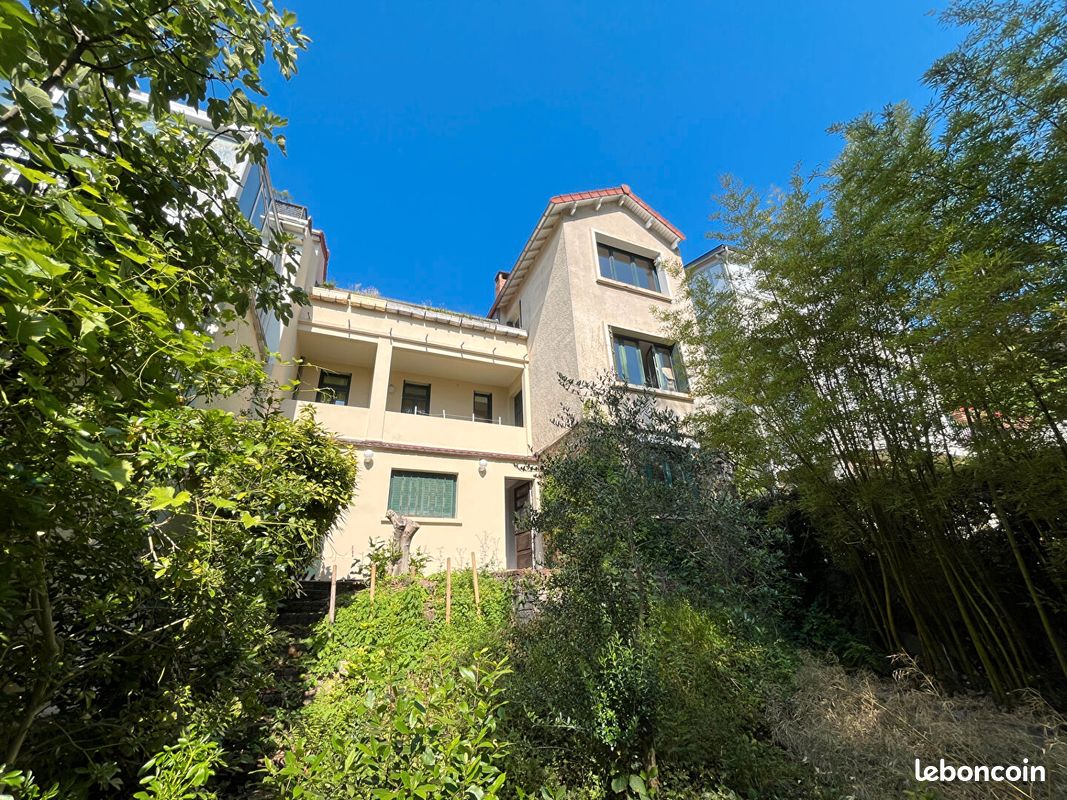 Maison 7 pièces 159 m² · à Suresnes · 159 m² · 990 000 €