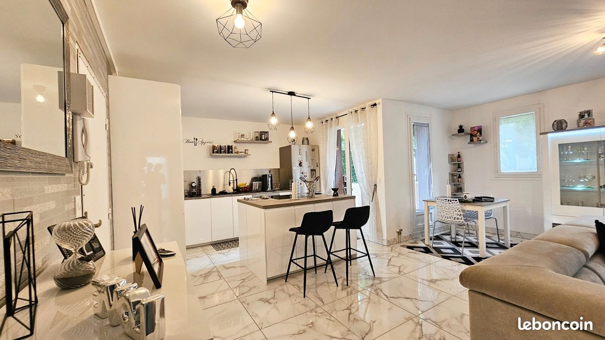 Appartement 3 pièces 76 m² · à Pontault-Combault · 76 m² · 250 000 €
