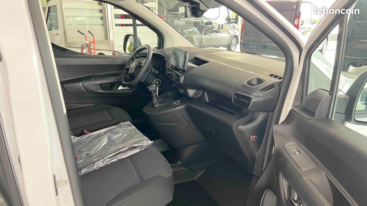 16 990 HT - Citroen BERLINGO VAN M BLUEHDI 100 BVM6 3PL PREMIUM CONNECT (image 4)