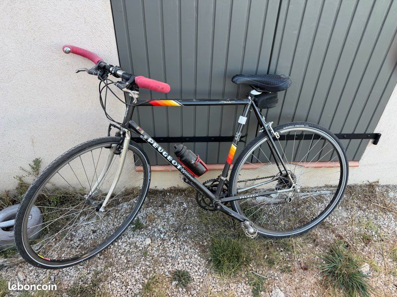 Vélo de marque Peugeot avec 2 pneus neufs en plus (image 2)