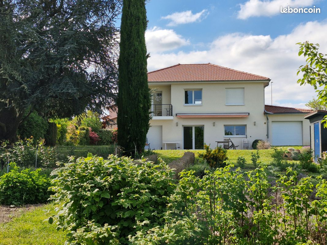 Maison 6 pièces 141 m² · à Saint-Laurent-de-Mure · 141 m² · 617 000 €