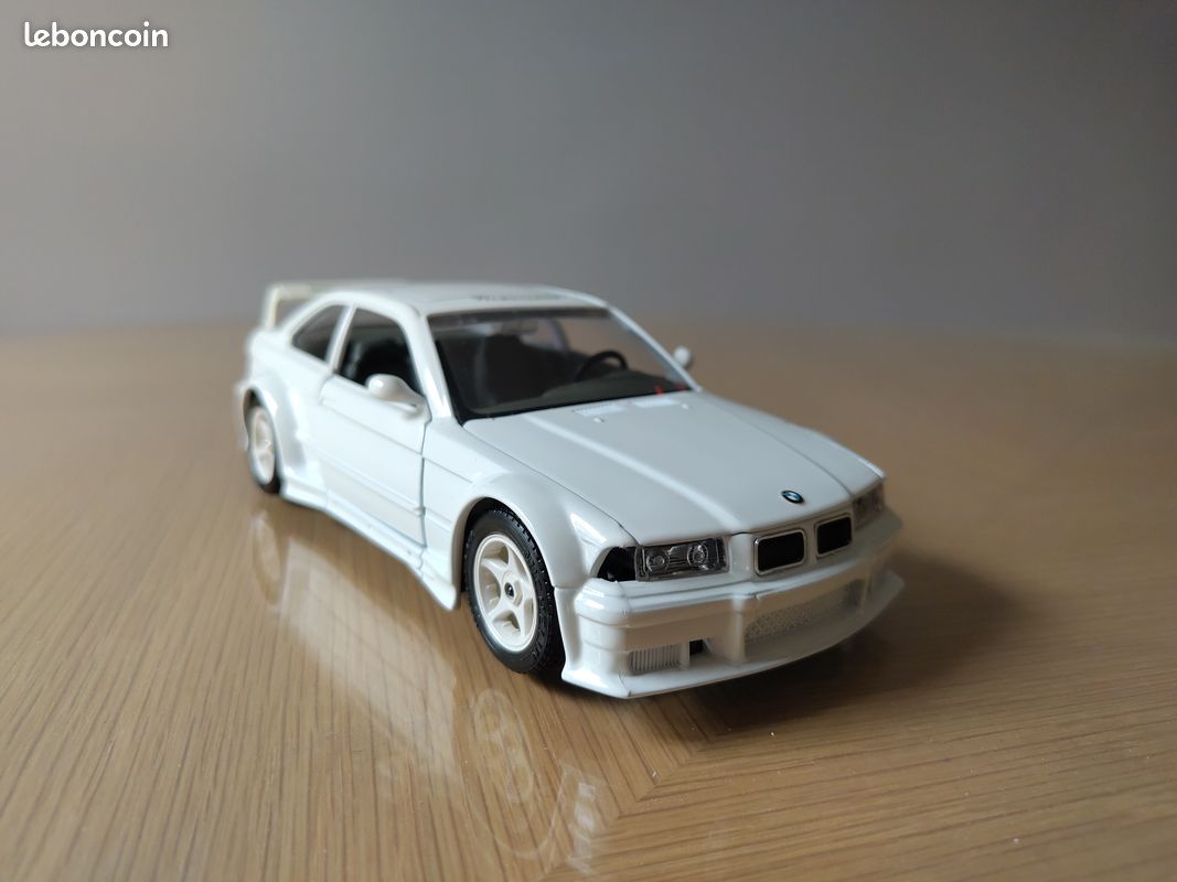 Voiture miniature BMW M3 GTR (E36) — Blanche (Clignotant cassé) (image 1)