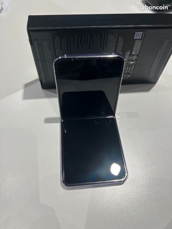 Titre : Samsung Galaxy Z Flip 4 (image 5)