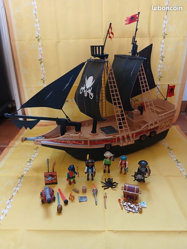 Playmobil Bateau pirate des ténèbres réf 6678 (image 1)