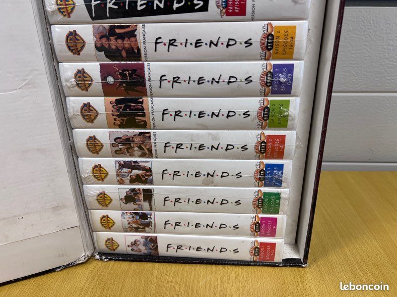 Tour colllector Friends VHS Cassettes vidéos DVD Films