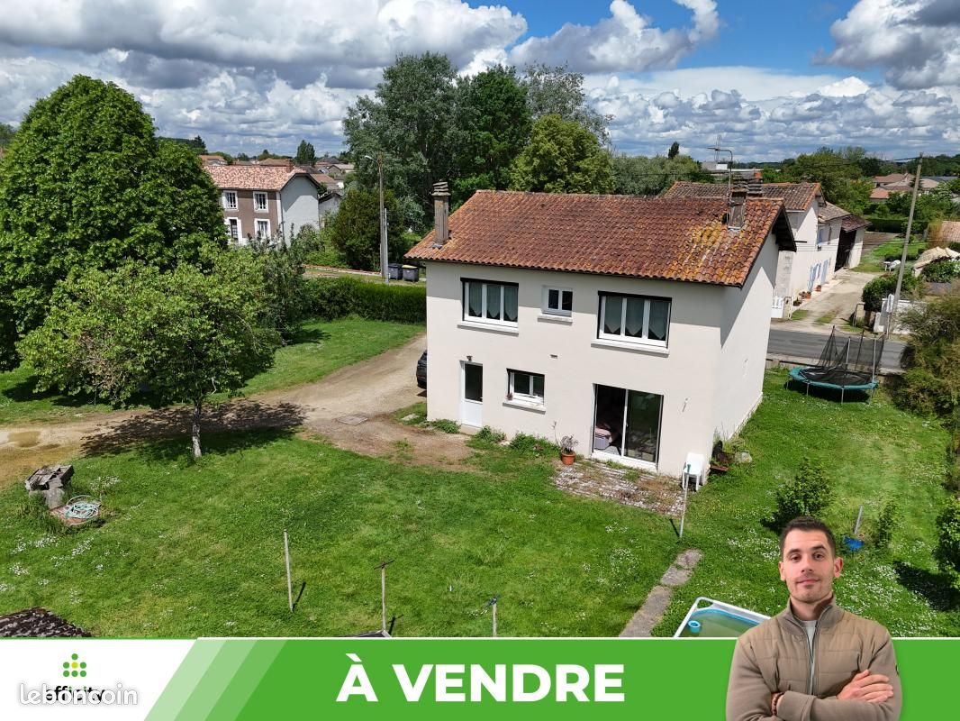 Maison 6 pièces 101 m² · à Lezay · 101 m² · 127 000 €