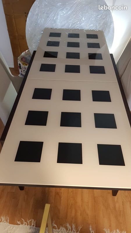 Table 4 à 10 personnes en verre damier de chez 4 pied (image 2)