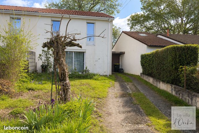Maison à étage de 110m2 avec 5 chambres, agréable jardin et garage attenant de 14m2