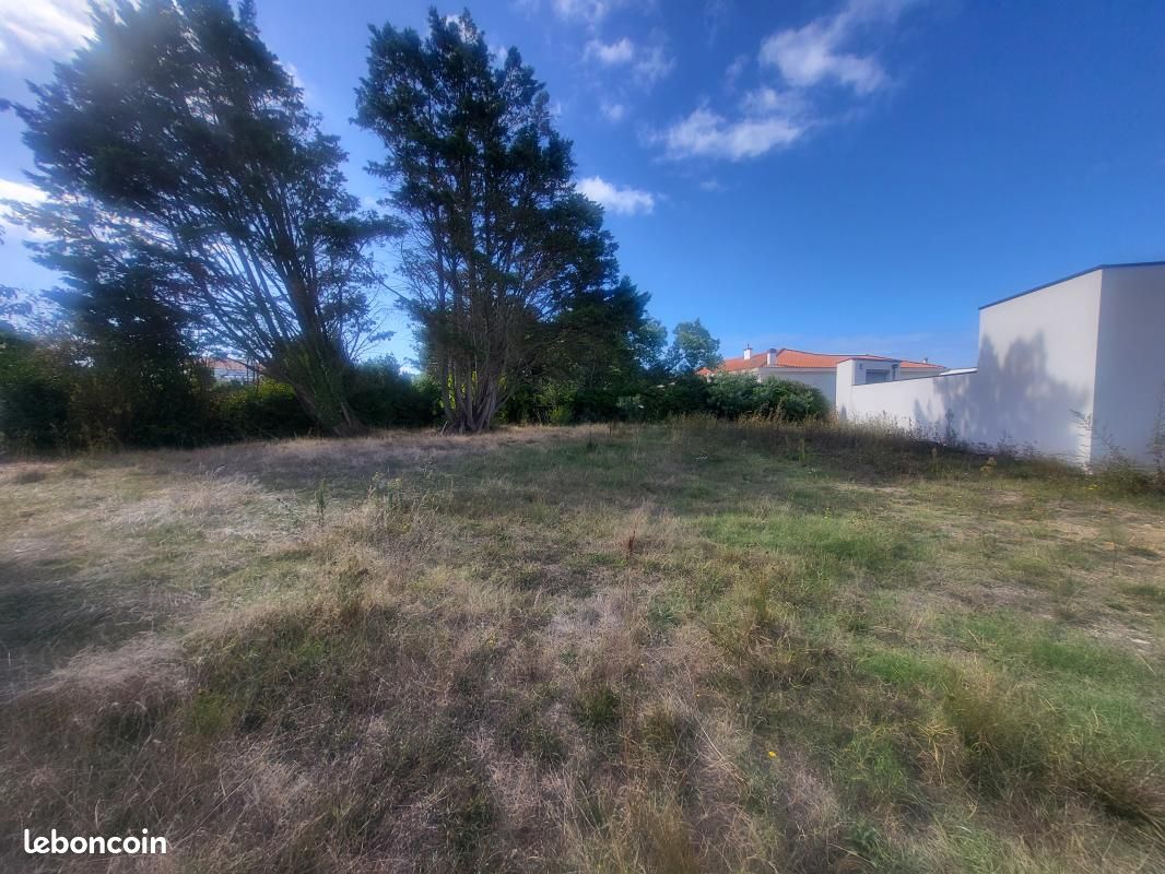 Terrain 647 m² · à Vaux-sur-Mer · 375 000 €