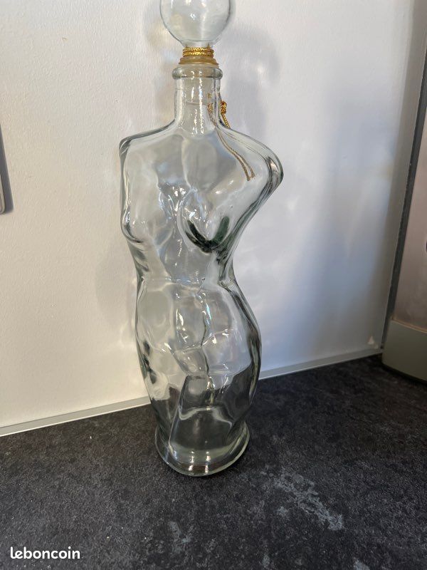 Bouteille forme buste féminin en verre (image 1)
