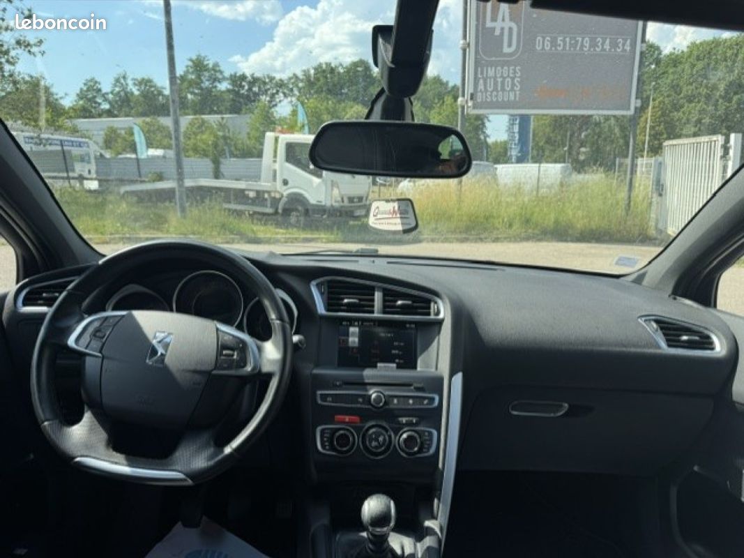 CITROEN DS4 e-HDi 115 So Chic (image 3)