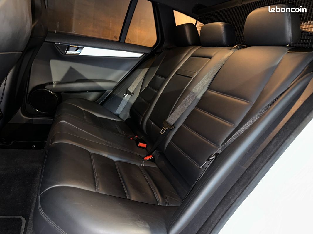Mercedes CLASSE C BREAK 63 AMG 6.2 V8 457ch 7G-Tronic Historique Complet (image 20)