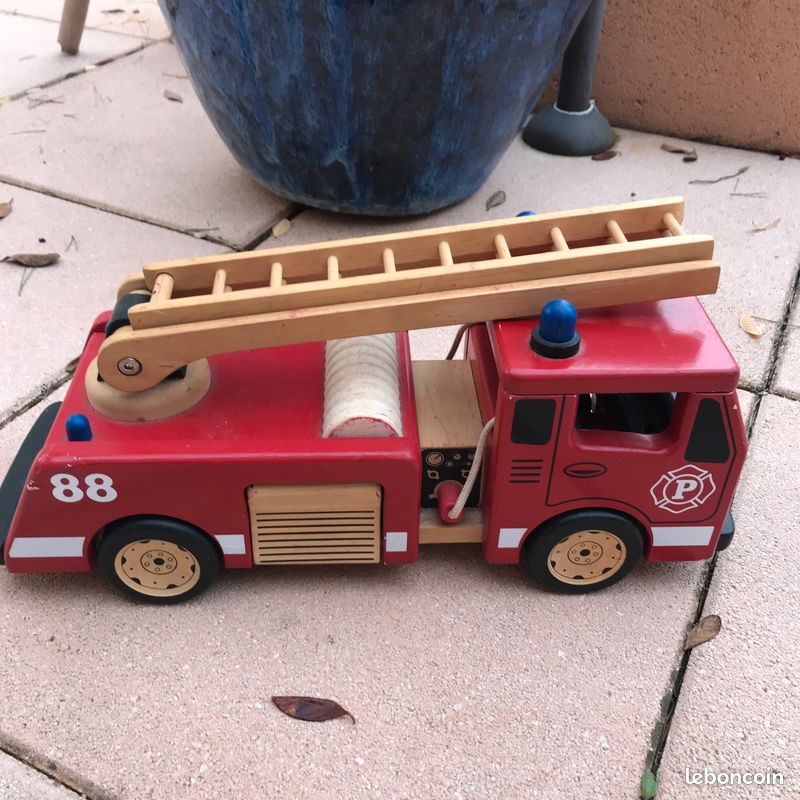 Camion de pompier en bois (image 6)
