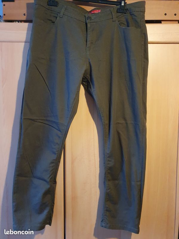 A vendre pantacourt femme vert kaki Vêtements