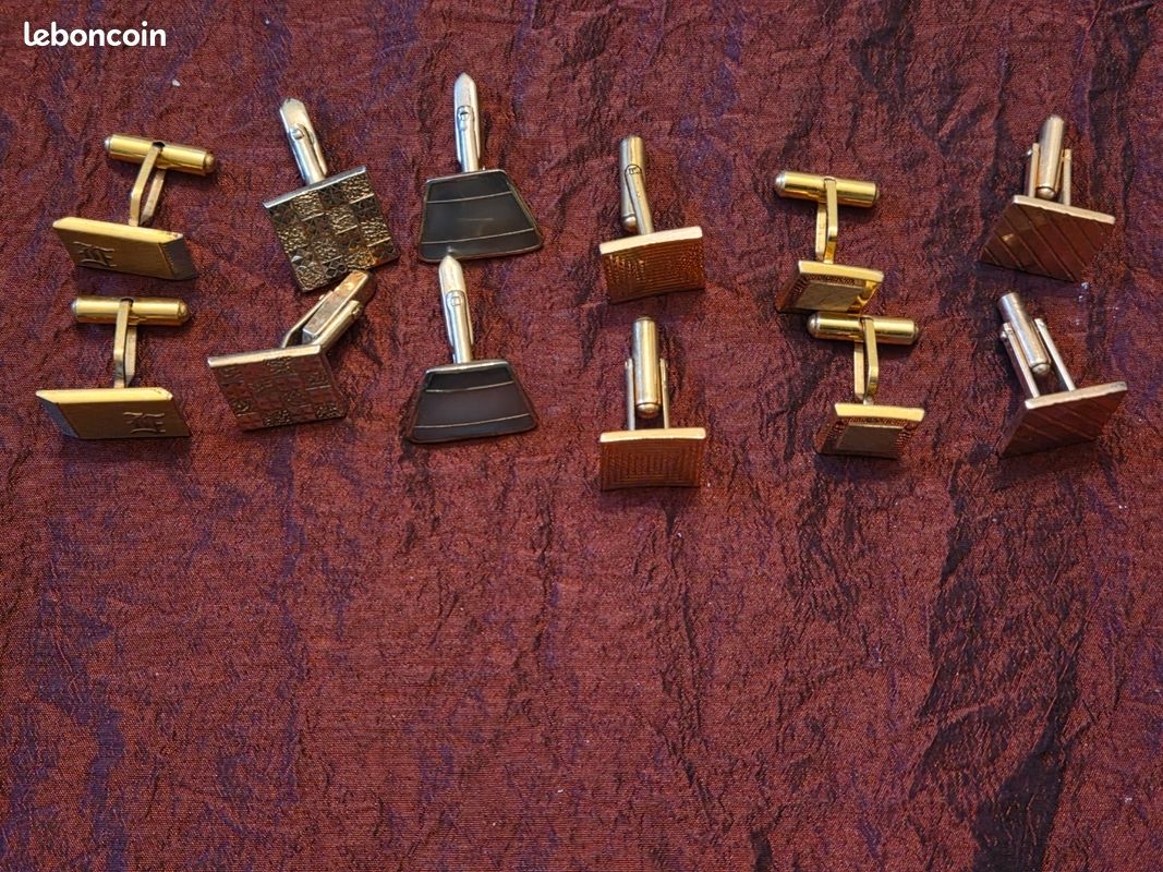 Boutons de manchette Chanel Doré en Métal - 57871927