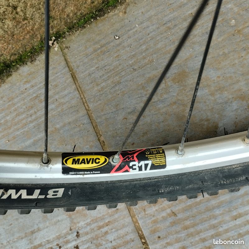 Paire De Roues 26 Pouces - Moyeux FRM Carbone - Jantes Mavic Vintage - VTT Course