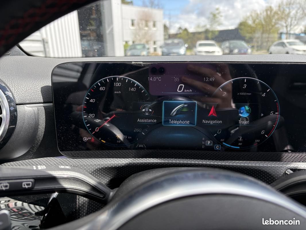 Mercedes Classe A A200D moteur mercedes pack AMG ( éclairage d'ambiance, Toit Ouvrant, Siège élec... (image 22)