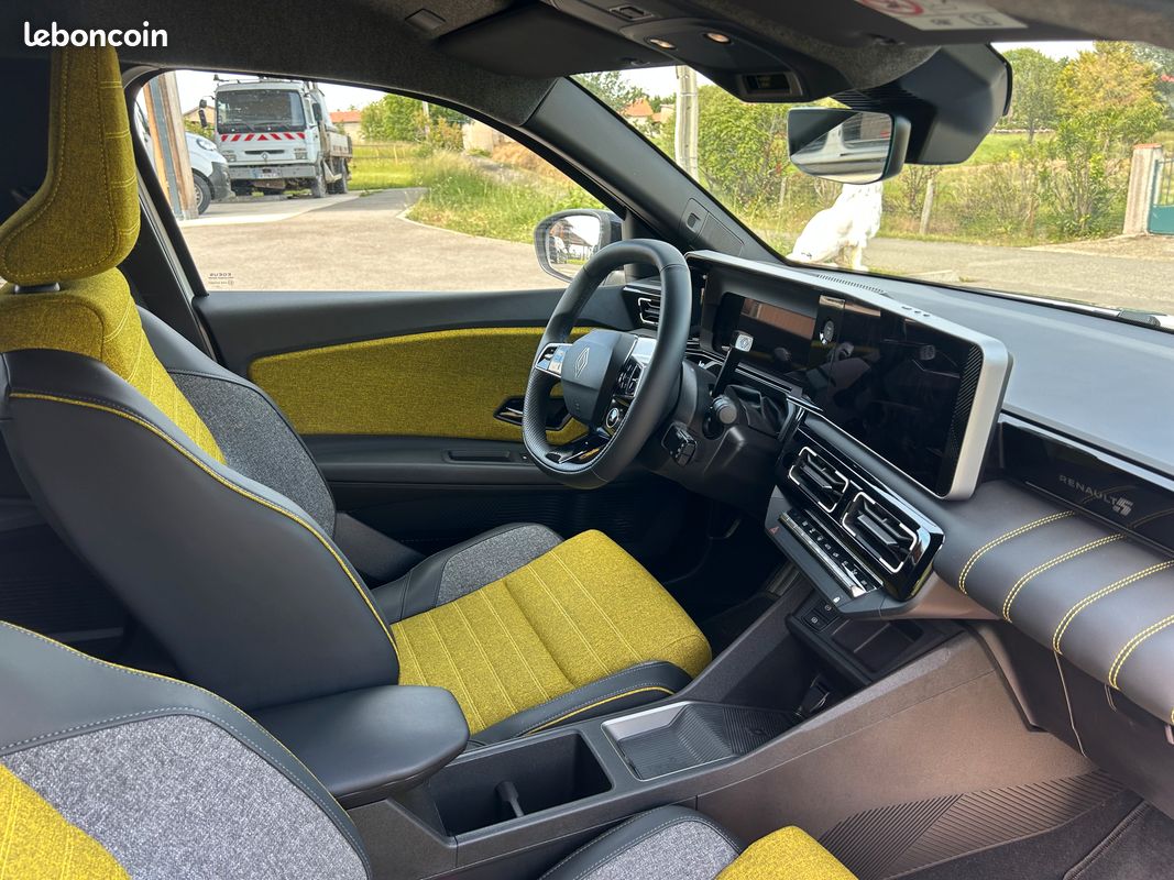RENAULT R5 II E-TECH 150cv 52 KWH ICONIC CINQ CONFORT 11/2024 1ERE MAIN 5300Kms 27900 EUROS (image 7)