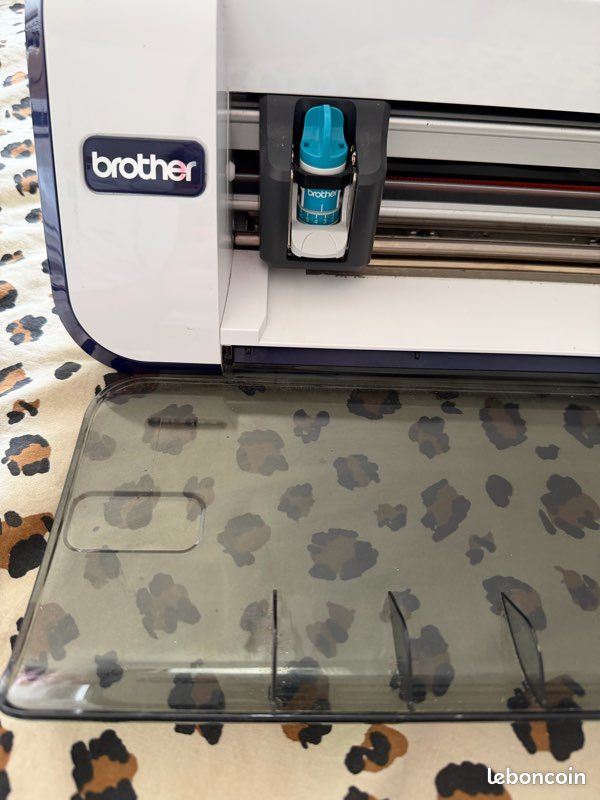 Machine de découpe Brother ScanNCut CM600 + accessoires et tapis (image 10)