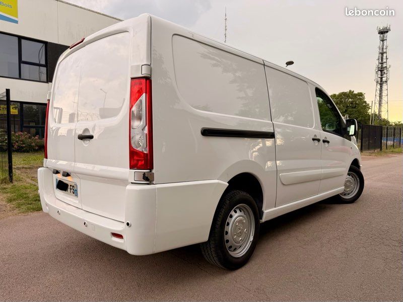 PEUGEOT EXPERT FG 2.0L HDI 128CV Navtech L2H1 72.000klm an.2015 GPS/ 3 PLACES/ RÉGULATEUR/ ATTELAGE/ RADAR/ PARFAIT ÉTAT (image 4)