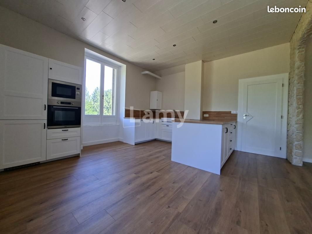 Appartement 3 pièces 112 m² · à L'Isle-sur-le-Doubs · 112 m² · 680 €