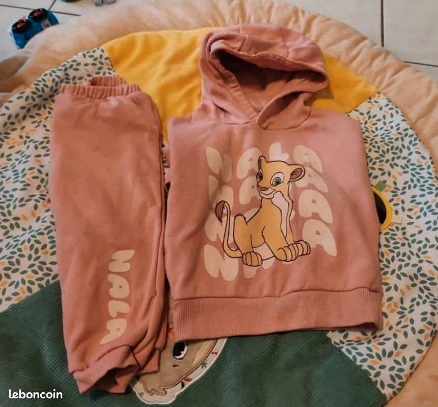 Ensemble Disney 18M (image 1)