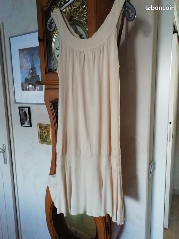 Robe d'été fluide beige (image 2)