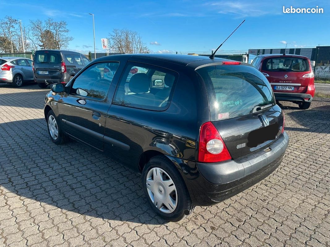 RENAULT Clio II 3 Portes Phase 2 1.2 i 60 cv (image 4)