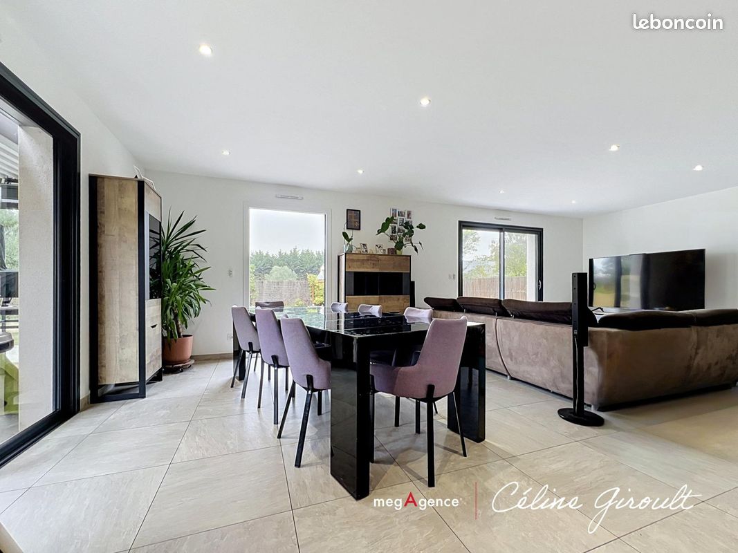 Maison 7 pièces 169 m² · à Genêts · 169 m² · 418 000 €