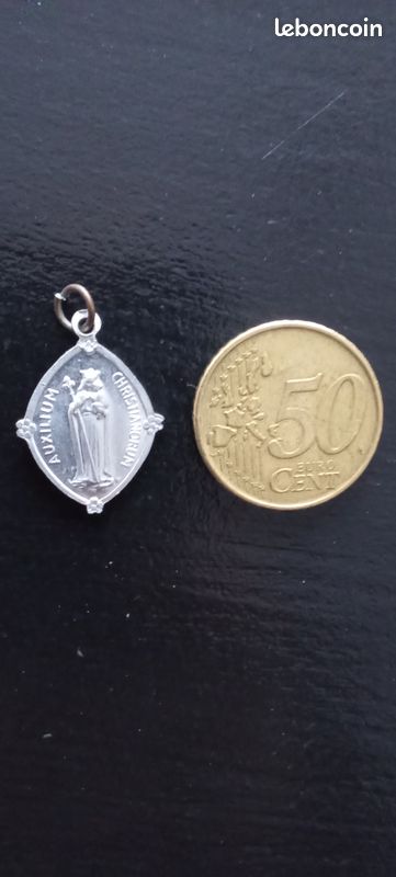 Ancien pendentif religieux (image 2)
