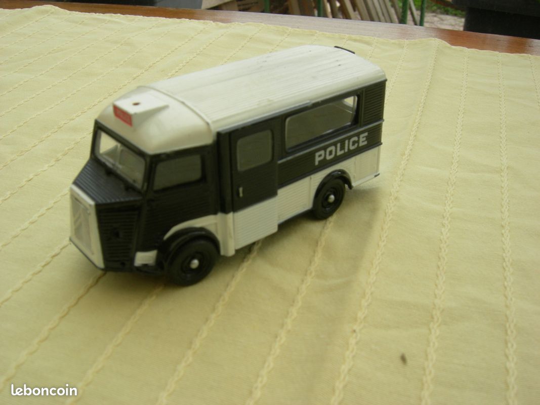 Véhicule Citroën Type H Norev Police miniature (image 1)