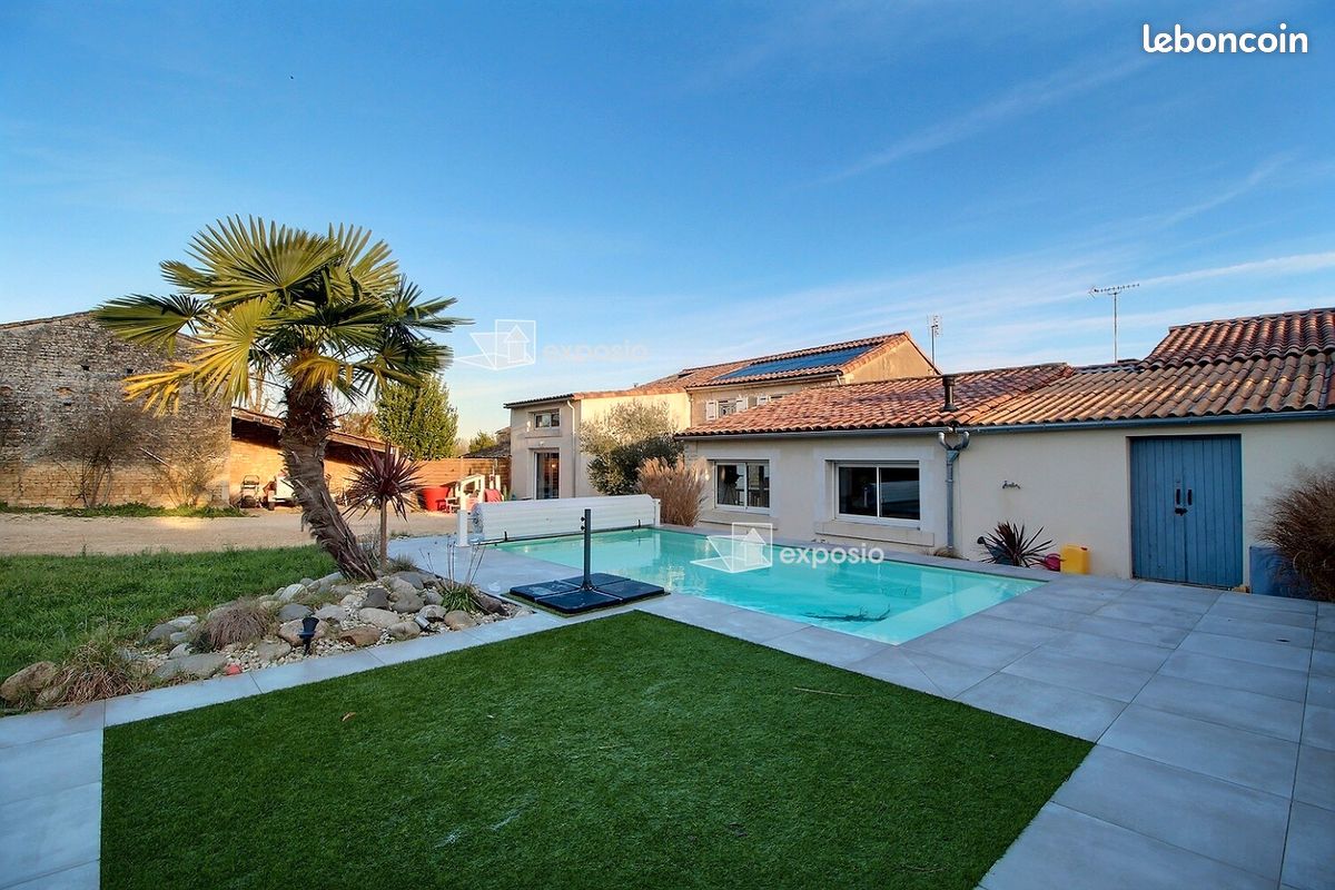Maison 6 pièces 244 m² · à La Crèche · 244 m² · 416 000 €