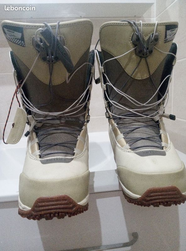 Boots nitro neuve 42/5 (image 1)