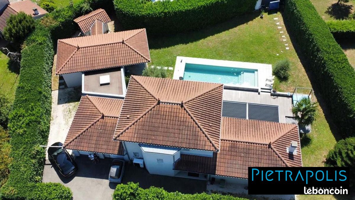 Maison 8 pièces 226 m² · à La Tour-de-Salvagny · 226 m² · 830 000 €