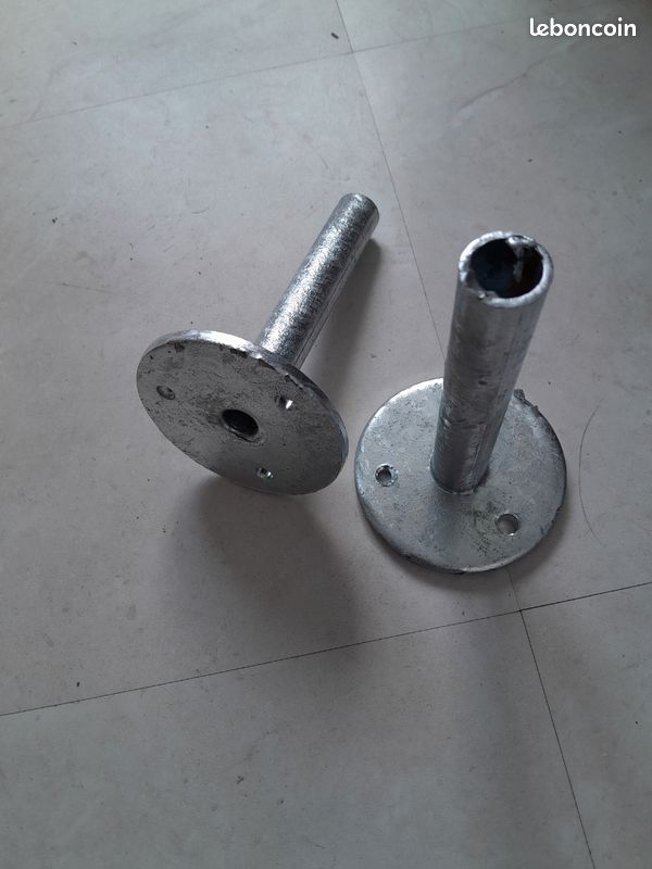Support fixation poteaux métal (image 1)