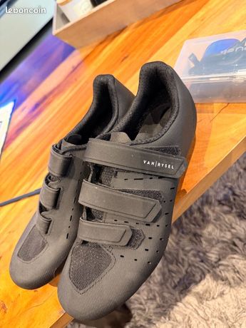 Chaussures Cyclisme Shimano - Taille 44 UE - Noires - Unisexe